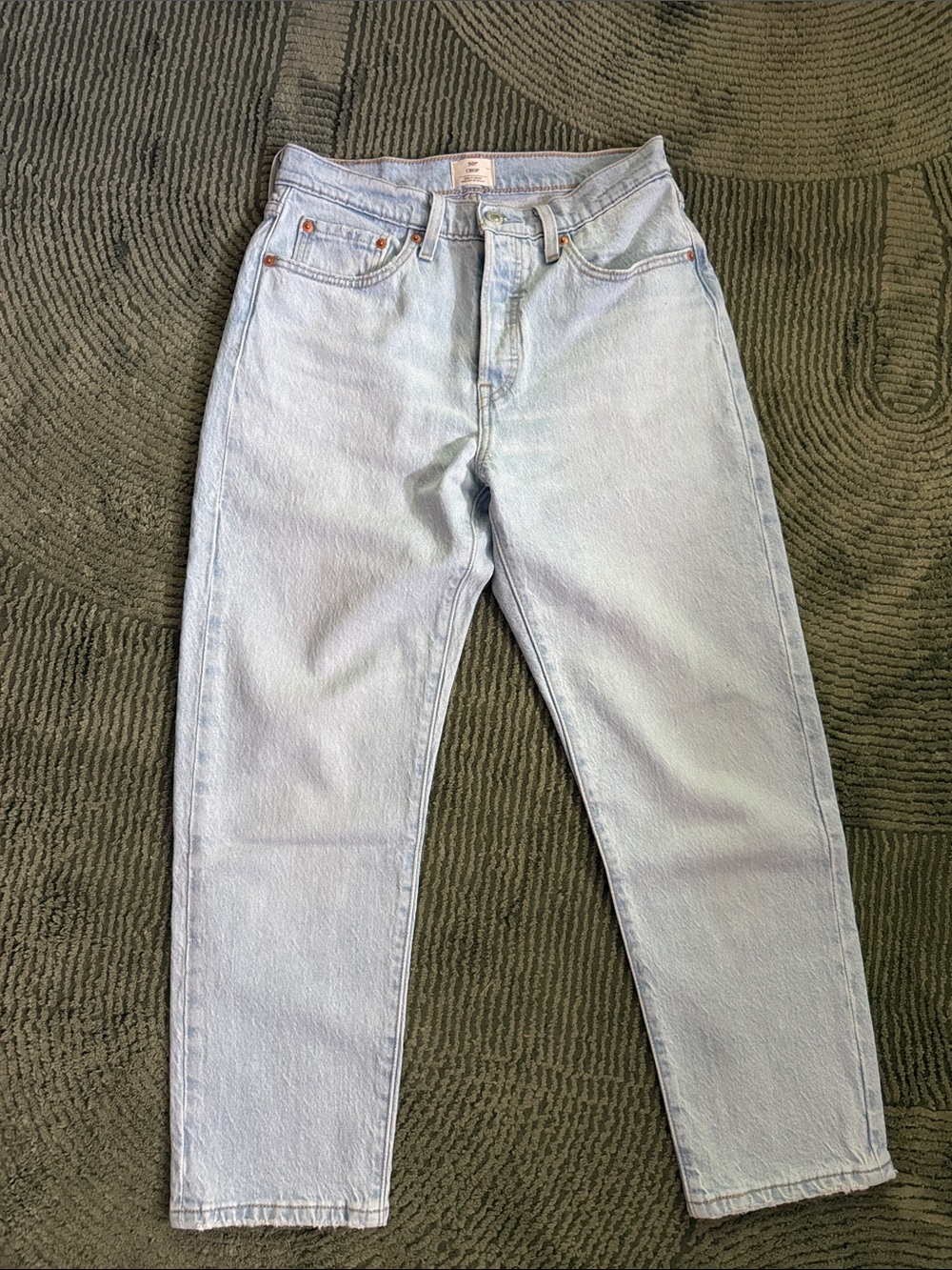 Light Wash Levi’s 501 Crop Straight Leg